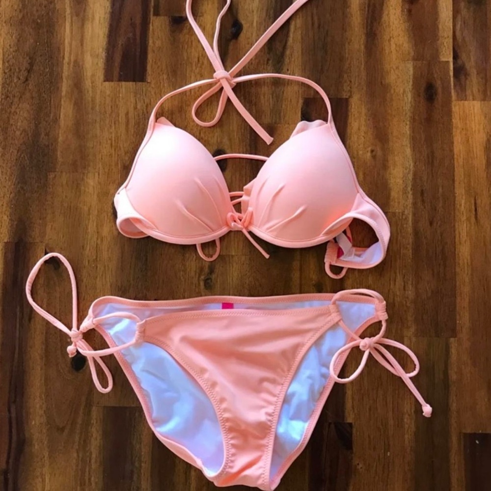 Victoria's Secret bombshell Bikini